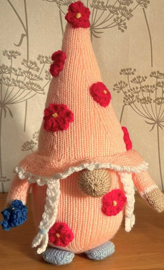 Flower Gnome Knitting Pattern